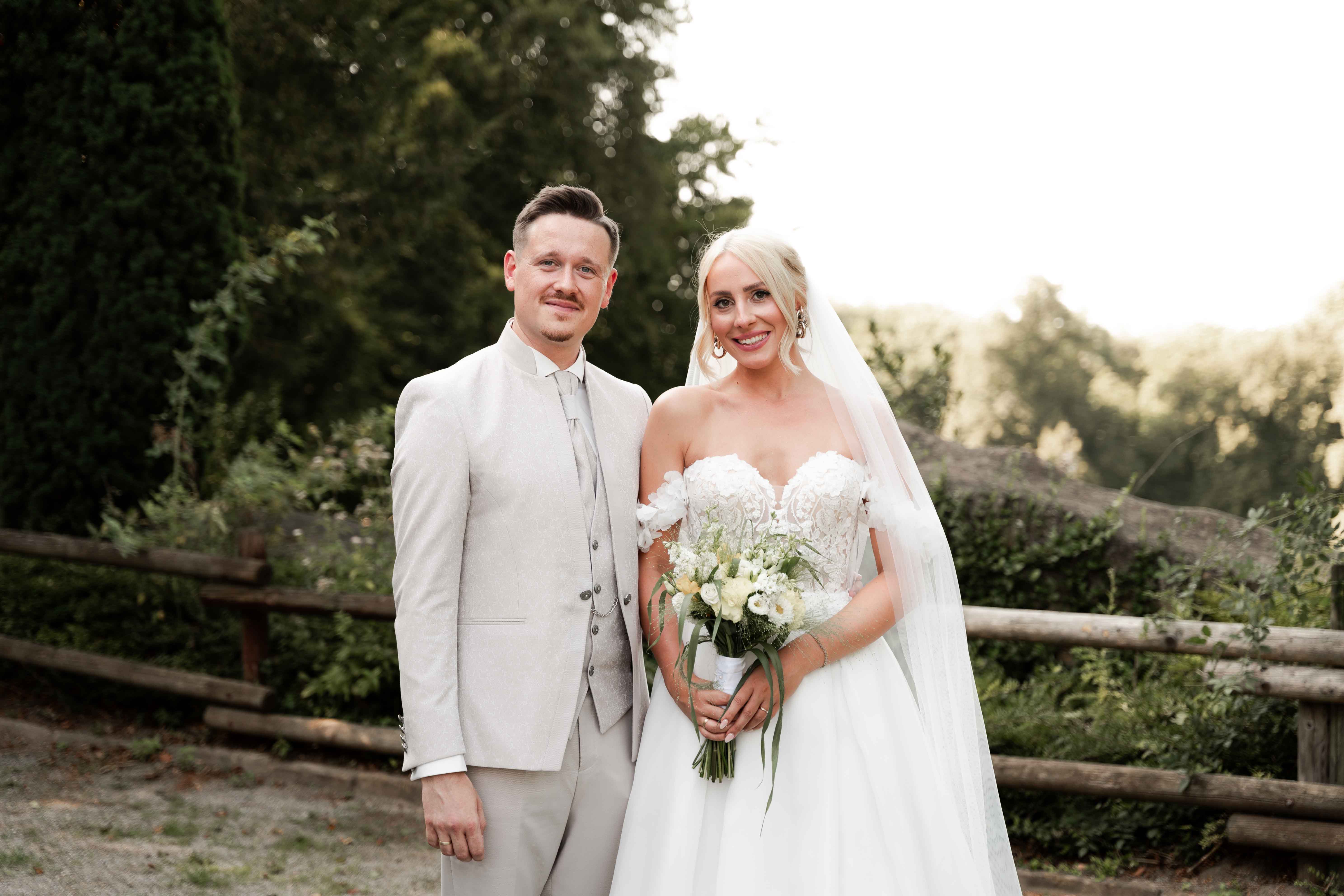 Hochzeitsfotograf Saskia & Kevin – Brautpaar-Porträt im Tageslicht